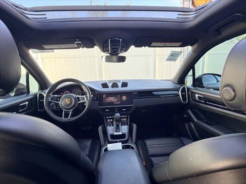 Used 2023 Porsche Cayenne Platinum Edition AWD/4WD image 14