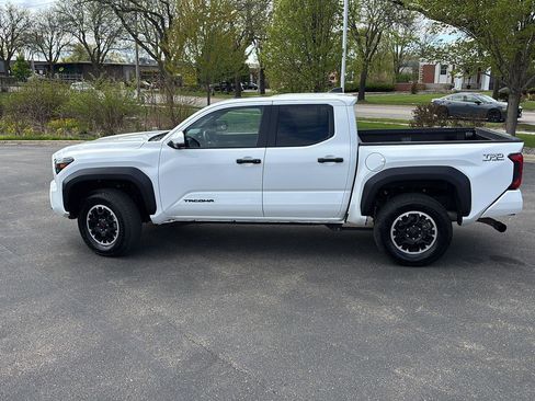 Used 2025 Toyota Tacoma TRD Off-Road w/ TRD Off Road Premium Package AWD/4WD image 22