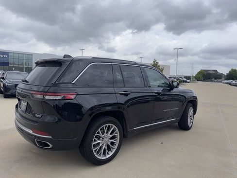 Used 2022 Jeep Grand Cherokee Summit w/ Luxury Tech Group V image 12