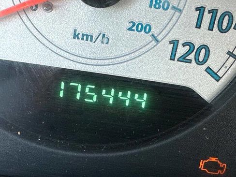 Used 2005 Chrysler Town & Country Touring w/ Leather Interior Group FWD image 41