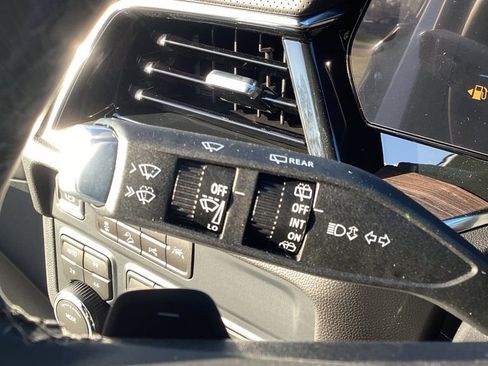 New 2026 Chevrolet Suburban Premier image 18