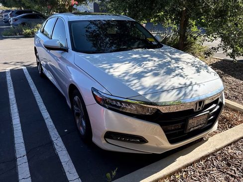Used 2018 Honda Accord EX image 2