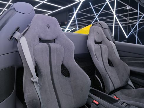 Used 2021 Ferrari F8 Tributo RWD image 20