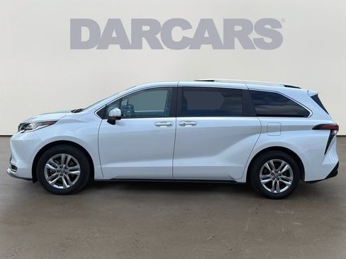 Used 2023 Toyota Sienna Limited AWD/4WD image 4