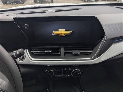 New 2026 Chevrolet Trax LT w/ Sunroof Package FWD image 23