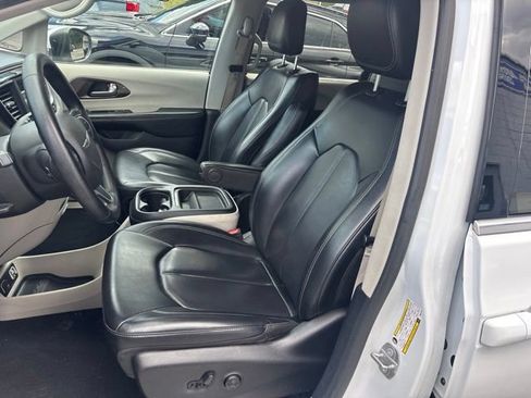 Used 2021 Chrysler Voyager Lxi FWD image 10