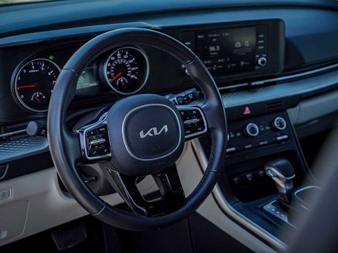 Certified 2024 Kia Carnival LX image 9