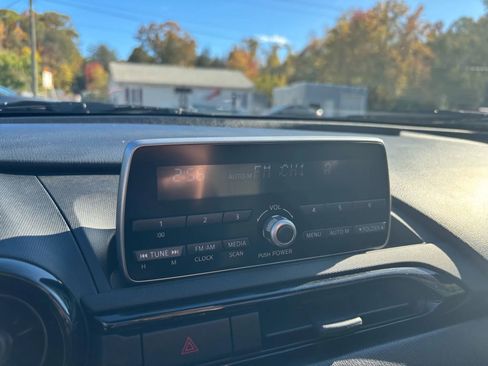 Used 2016 MAZDA MX-5 Miata Sport image 28