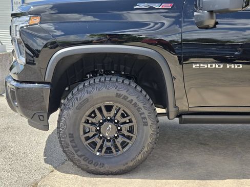 New 2026 Chevrolet Silverado 2500 ZR2 AWD/4WD image 9