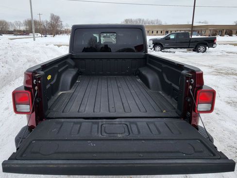 Used 2022 Jeep Gladiator Sport image 12