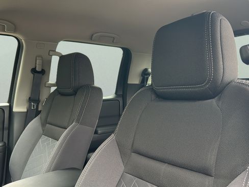 Used 2025 Nissan Frontier SV w/ SV Convenience Package RWD image 14