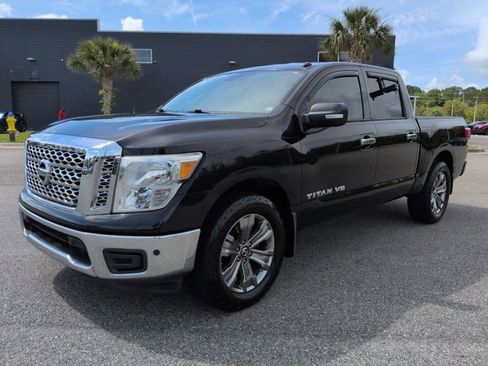 Used 2019 Nissan Titan SV w/ SV Convenience Package RWD image 9