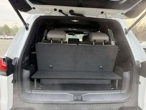 Used 2025 Lexus LX 700h Overtrail image 31