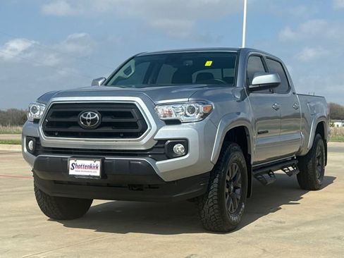 Used 2023 Toyota Tacoma SR5 RWD image 3