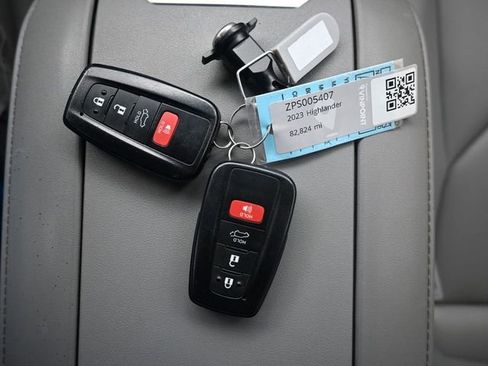Used 2023 Toyota Highlander XLE image 10
