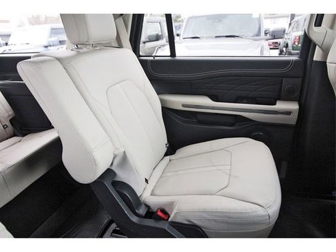 Used 2023 Ford Expedition Platinum image 10
