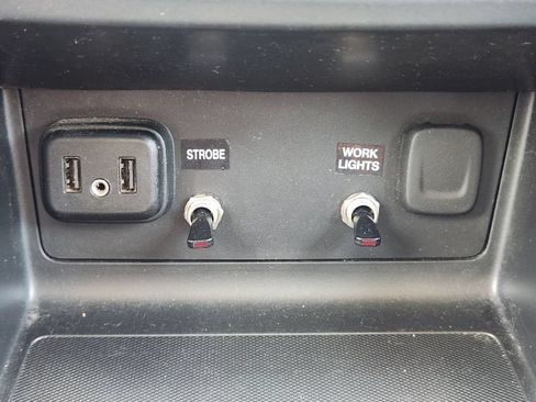 Used 2022 Chevrolet Colorado LT w/ Fleet Safety Package RWD image 19