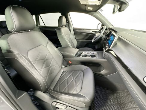 Used 2025 Volkswagen Atlas Cross Sport SE image 26