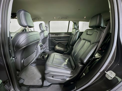 Used 2023 Jeep Grand Cherokee L Limited w/ Black Appearance Package image 29