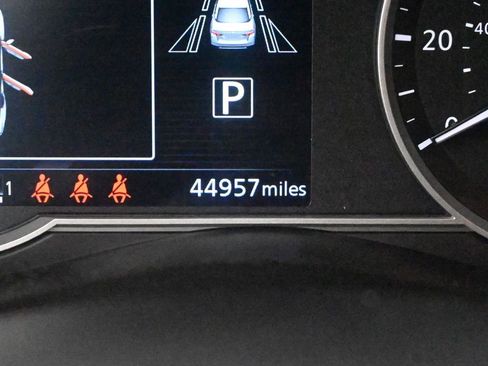 Used 2023 Nissan Versa SV image 34