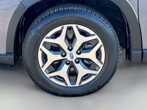 Used 2022 Subaru Forester Premium image 31
