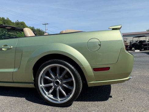 Used 2005 Ford Mustang GT RWD image 12