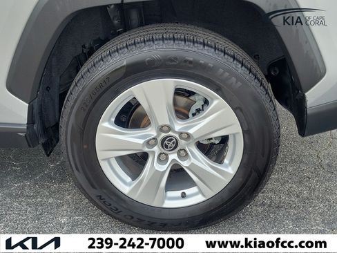 Used 2021 Toyota RAV4 XLE FWD image 6