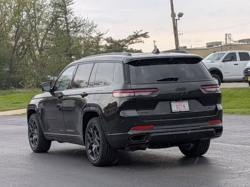 Used 2024 Jeep Grand Cherokee L Summit w/ Advanced Protech Group IV AWD/4WD image 5