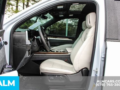 Used 2026 Cadillac Escalade ESV Platinum Sport image 16