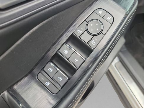 Used 2023 Nissan Rogue SV w/ SV Premium Package image 16