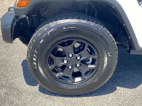 Used 2022 Jeep Gladiator Sport AWD/4WD image 10