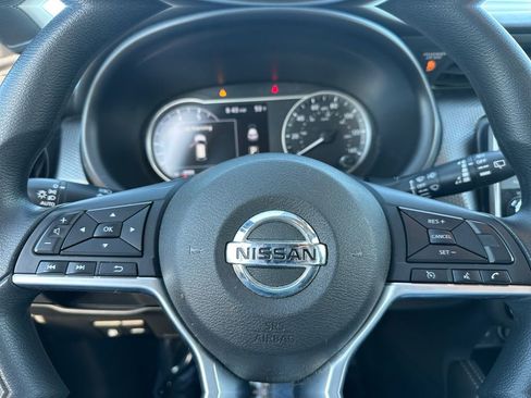 Used 2018 Nissan Kicks SV FWD image 19