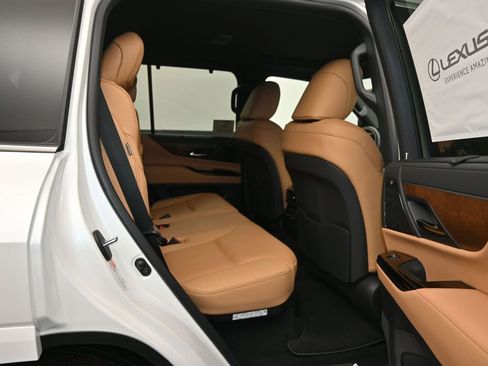 New 2026 Lexus LX 700h Luxury image 10