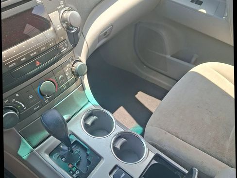 Used 2012 Toyota Highlander FWD w/ Tech Pkg image 12