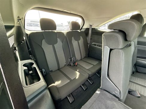 Used 2023 Kia Sorento LX image 28
