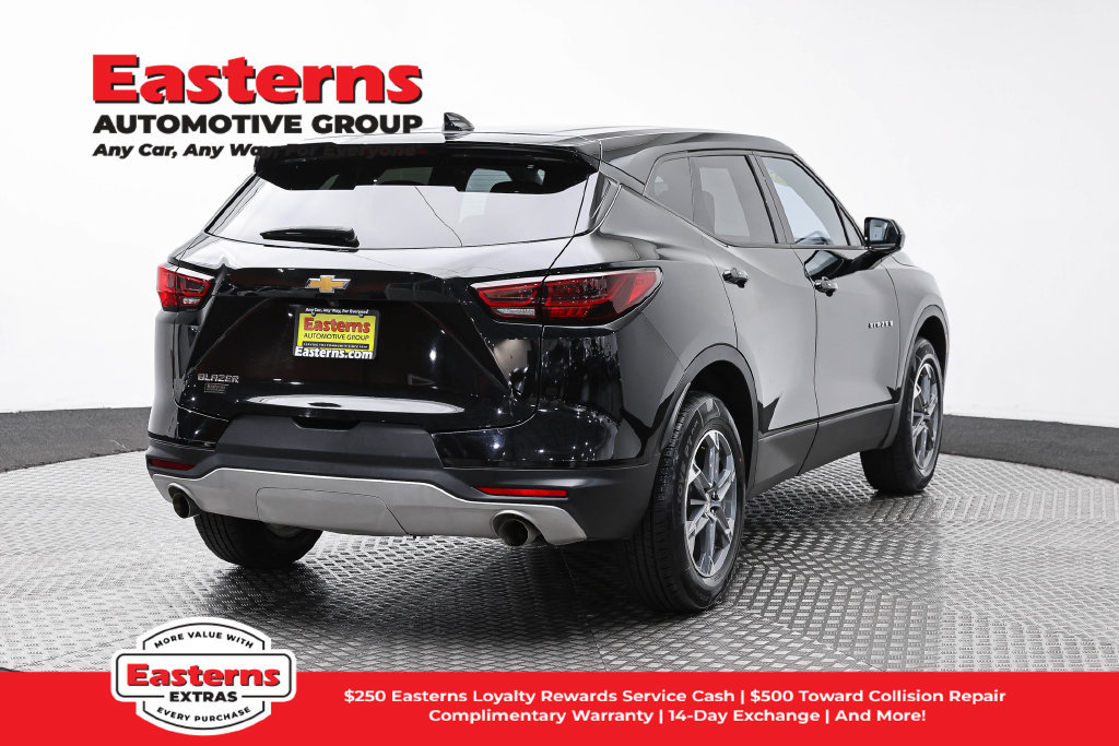 Used 2025 Chevrolet Blazer LT FWD image 6