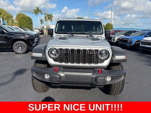 Used 2024 Jeep Wrangler Unlimited Rubicon AWD/4WD image 2