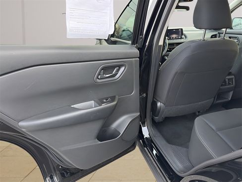 Used 2024 Nissan Rogue S image 17