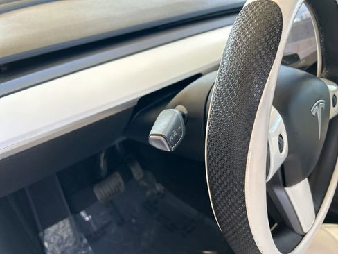 Used 2021 Tesla Model Y Long Range image 40