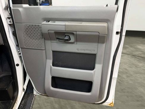 Used 2010 Ford E-350 and Econoline 350 Extended Super Duty RWD image 27