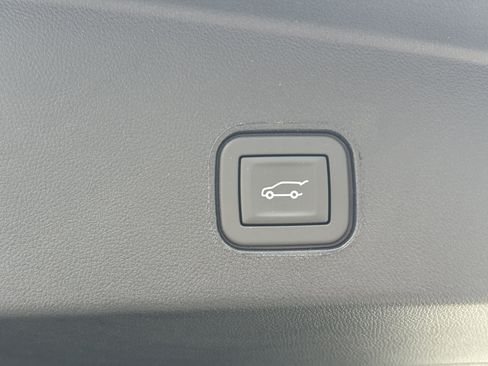 New 2026 Cadillac Lyriq Luxury AWD/4WD image 10