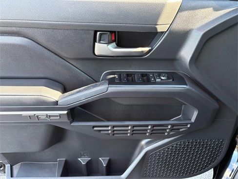 Used 2025 Toyota Tacoma TRD Sport image 18