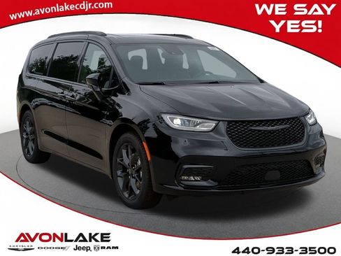 New 2026 Chrysler Pacifica Limited w/ S Appearance Package image 8
