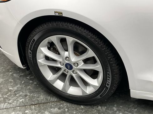 Used 2019 Ford Fusion SE FWD image 29