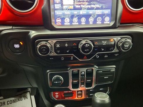 Used 2023 Jeep Wrangler Unlimited Rubicon AWD/4WD image 17