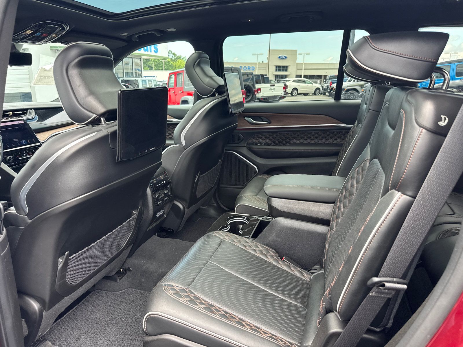Used 2023 Jeep Grand Cherokee L Summit w/ Advanced Protech Group IV AWD/4WD image 7