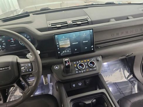 Used 2022 Land Rover Defender 90 V8 image 34
