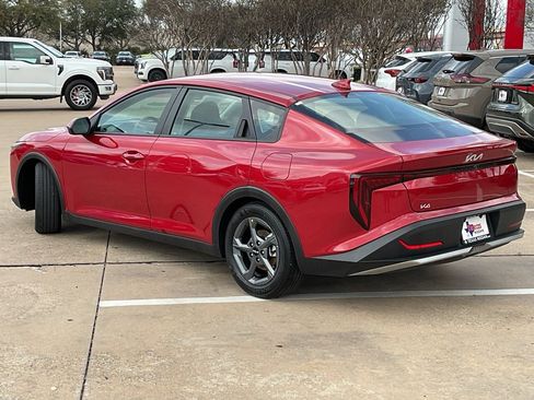 Used 2025 Kia K4 LXS image 7