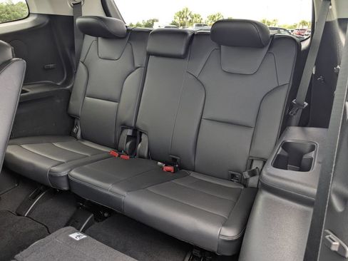 Used 2024 Kia Telluride EX w/ EX Captain's Chair Package FWD image 17