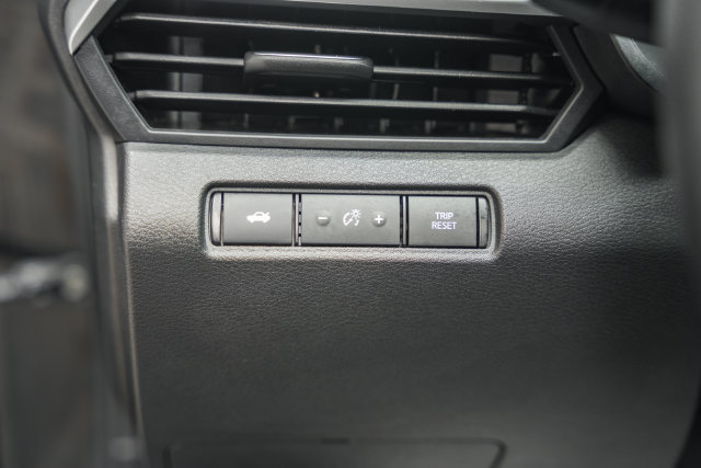 Used 2025 Nissan Altima 2.5 SV FWD image 41